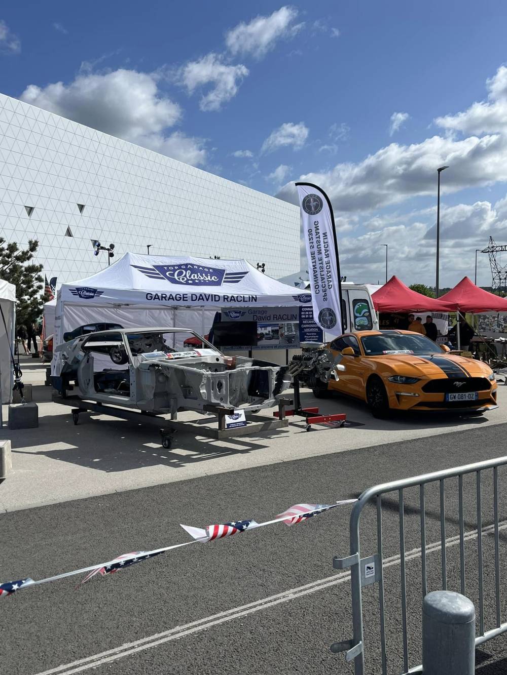 stand automobile garage david raclin 6